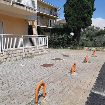 Antonela Stari Grad (Hvar)